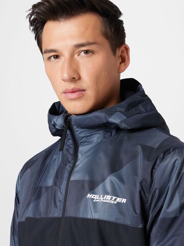 HOLLISTER Jacke in Schwarz