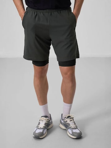 Tommy Life Regular Workout Pants in Green: front