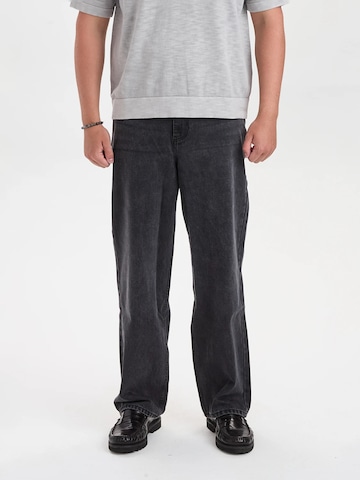 Dxnmxrk - Loosefit Vaquero 'DXHector Relaxed Fit Jeans Black' en negro: frente