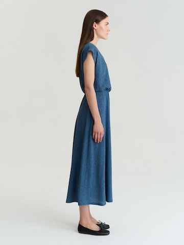 TATUUM - Vestido em azul