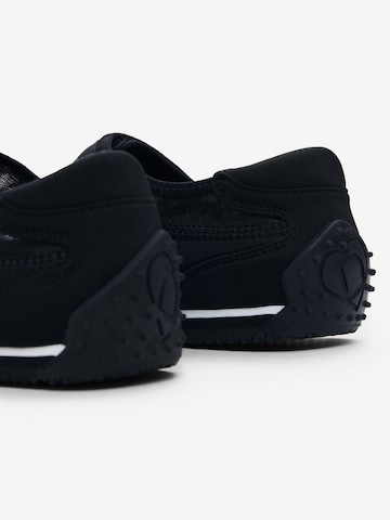 Desigual Pantofle w kolorze czarny