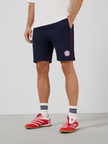 FC BAYERN MÜNCHEN Regular Sweatshort Essentials in Blau