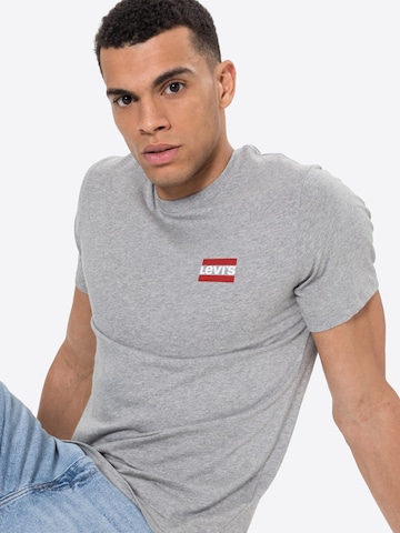 LEVI'S ® T-shirt 'Crewneck Graphic' i grå