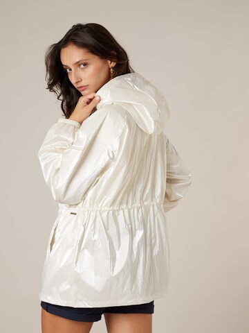 Veste mi-saison 'Elisa' Deeluxe en beige