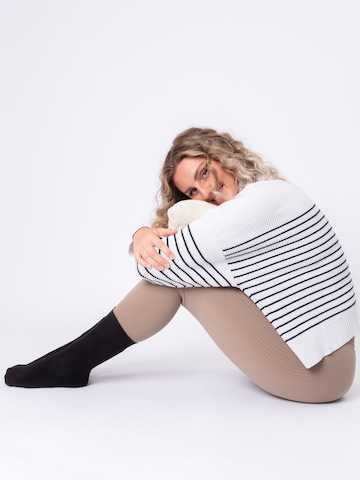 Occulto Socks 'Smilla' in Black