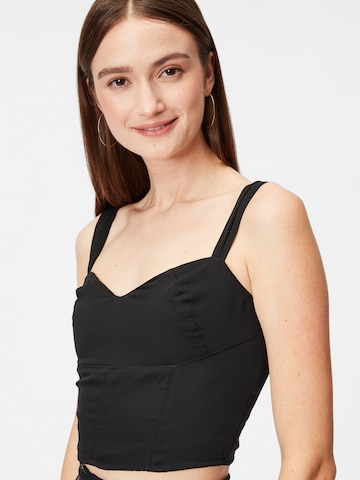 Top de la Abercrombie & Fitch pe negru