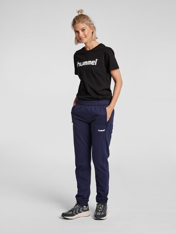 Hummel Tapered Sporthose in Blau