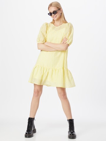 SISTERS POINT - Vestido 'VICE' em amarelo