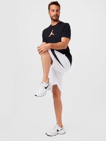 Regular Pantalon 'Club' Nike Sportswear en blanc