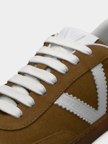 Baskets basses 'BAJA' Valentino Shoes en marron