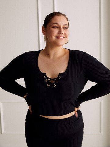 Guido Maria Kretschmer Curvy Shirt 'Panthea' in Schwarz: predná strana