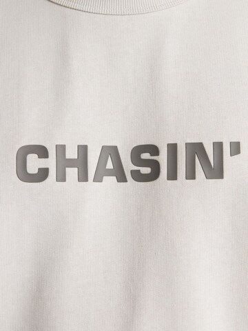 Sweat-shirt 'Duell Round' CHASIN' en gris