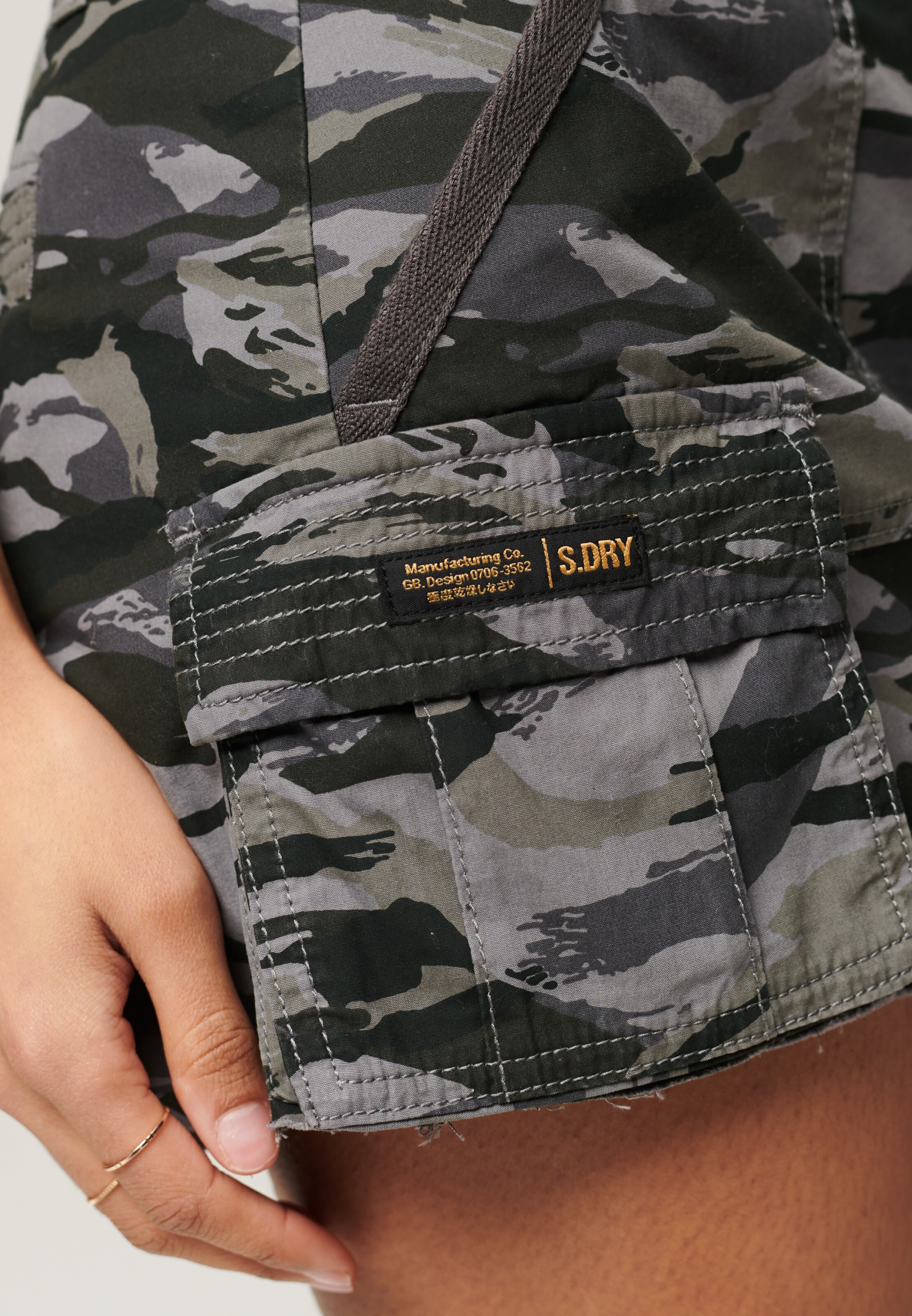 Jupe 'Utility Parachute' Superdry & Co en gris