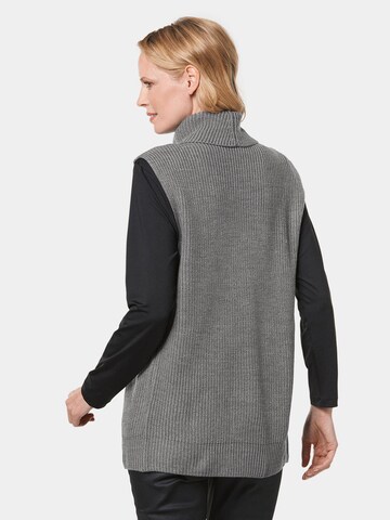 Goldner Pullover in Grau