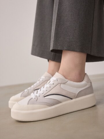 Next Низкие кроссовки 'Forever Comfort' в Белый