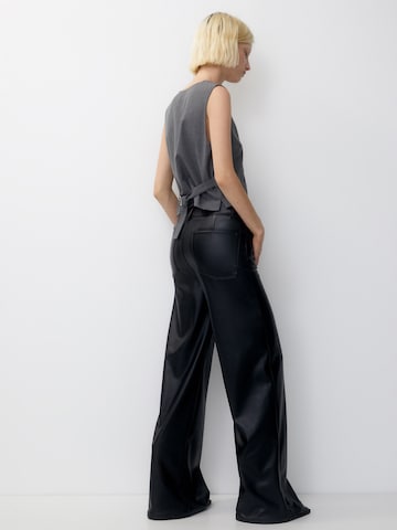 Pull&Bear Regular Pants in Black