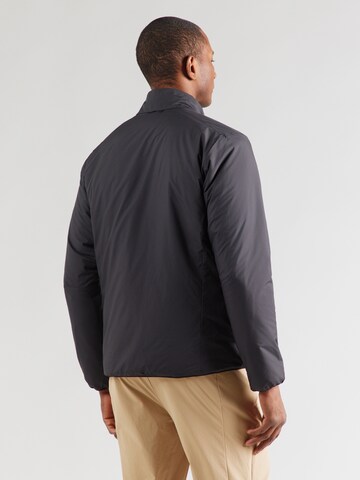 Geacă outdoor 'TRAIL LIGHT' de la JACK WOLFSKIN pe negru