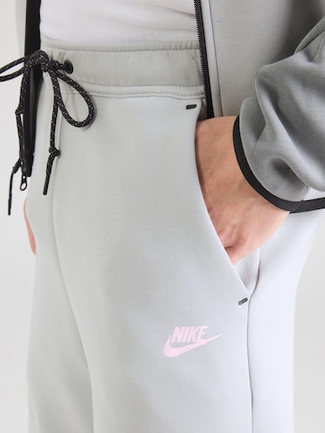 Nike Sportswear Regular Byxa 'TCH FLC' i grå