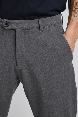!Solid Tapered Chino Pants 'TOFred' in Grey