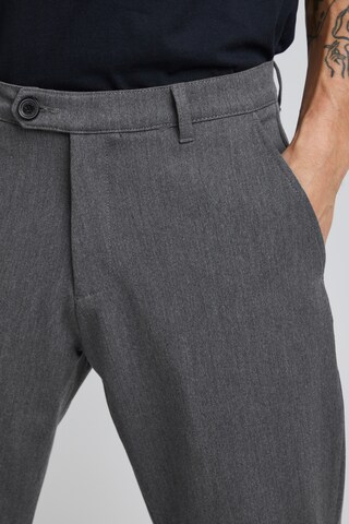 !Solid Tapered Sweathose 'TOFred' in Grau