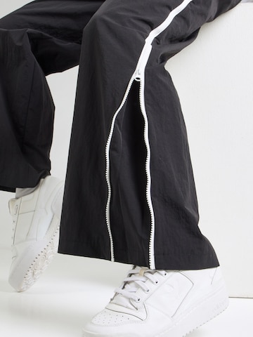 STUDIO SELECT Wide Leg Housut 'Tessa' värissä musta