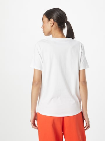 Nike Sportswear Skinny Λειτουργικό μπλουζάκι 'Essential' σε λευκό