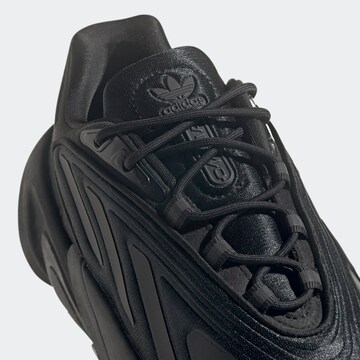 Sneaker bassa 'Ozelia' di ADIDAS ORIGINALS in nero