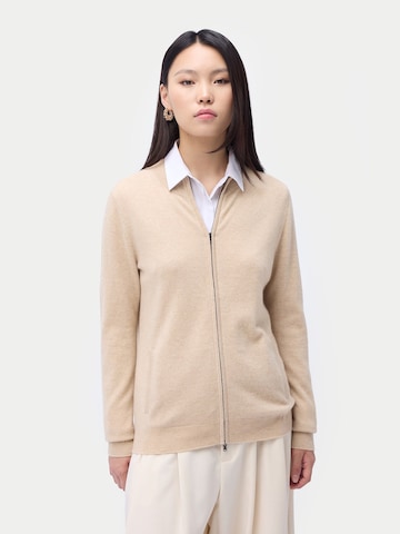 GOBI Cashmere Kofta 'Women's Essential Cashmere Full-Zip Cardigan' i beige: framsida