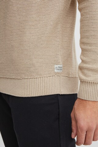 11 Project Pullover in Braun
