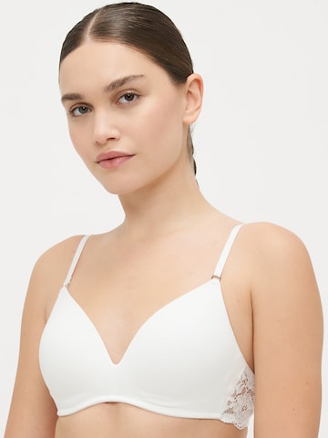 Lindex Σουτιέν για T-Shirt Σουτιέν 'Iris' σε λευκό
