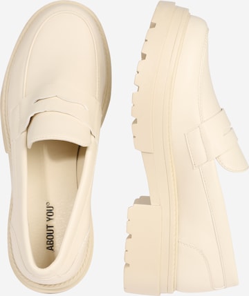 ABOUT YOU Halbschuhe 'Valerie Loafer' in Beige