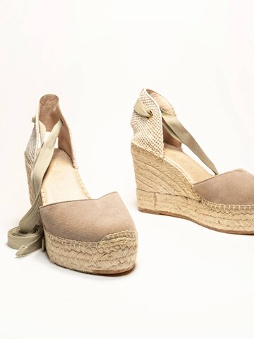 Alhamas Sandale 'Alpargata Cuña' in Beige
