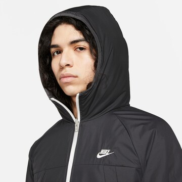 Nike Sportswear Tussenjas in Zwart