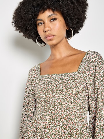 Robe ' ' Apricot en vert