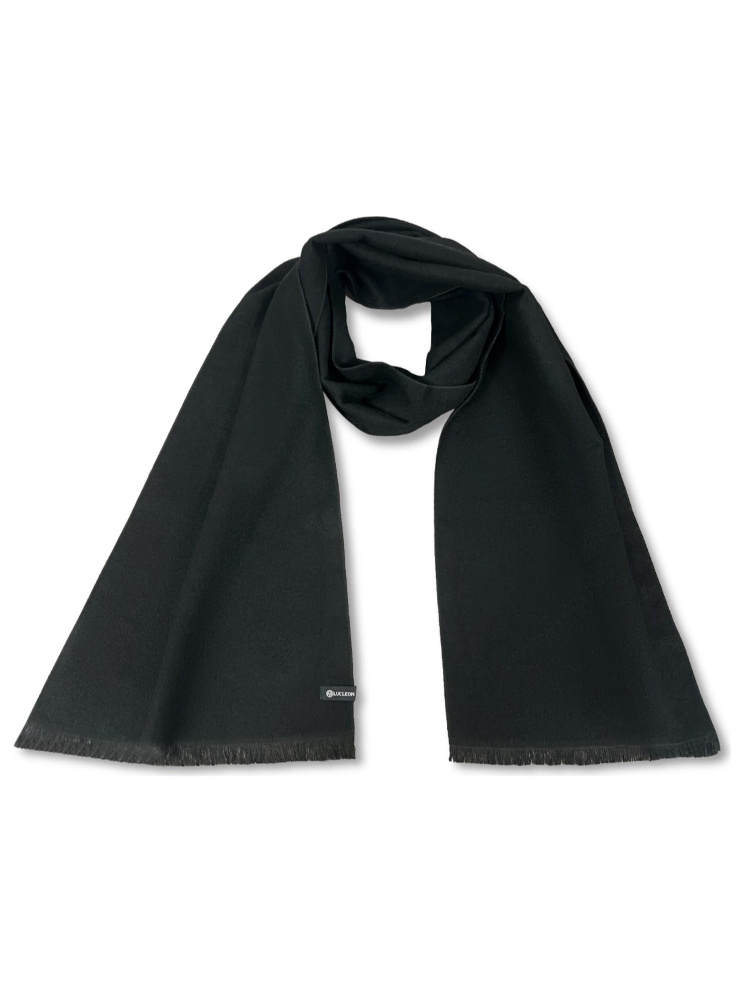 Lucleon Scarf in Black: front