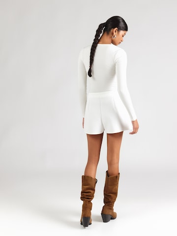 Fustă 'Jane' de la ABOUT YOU pe alb