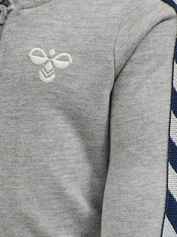 Hummel - Chándal en gris