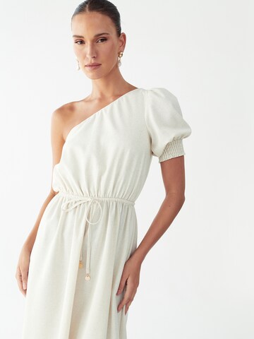 Willa Рокля 'MANIA' в бяло