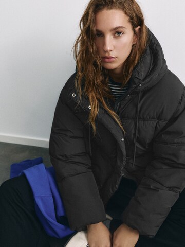 Pull&Bear Přechodná bunda – černá