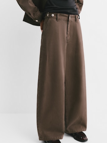 Pull&Bear Baggy Jeans in Brown: front