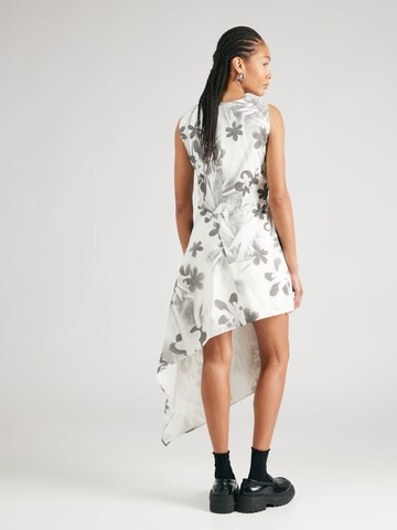 Robe 'Kleid' ABOUT YOU REBIRTH STUDIOS en blanc