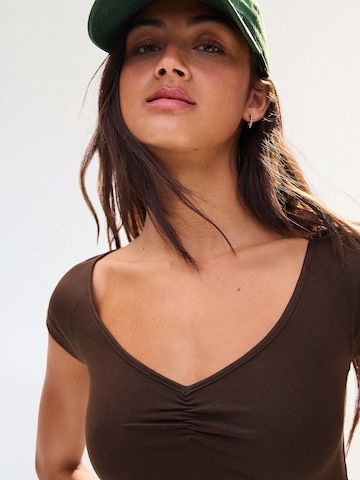 T-shirt Bershka en marron