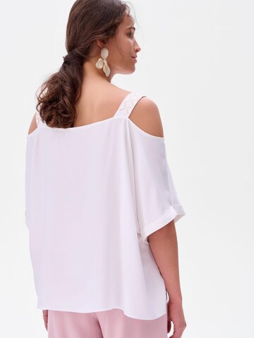 Blue Shadow Bluse‌‌‌‌‌‌‌‌ in Beige