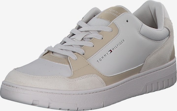 TOMMY HILFIGER Sneakers laag 'Basket Core' in Beige: voorkant