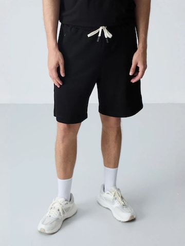Wide Leg Pantalon Tommy Life en noir : devant