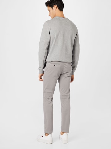 TOMMY HILFIGER Slimfit Chino kalhoty – šedá