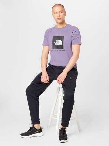 THE NORTH FACE Regular fit T-shirt i lila