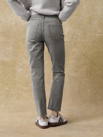 Next Regular Jeans in Grau