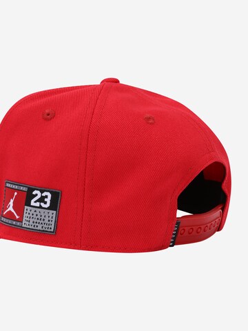 Jordan Hattu värissä punainen