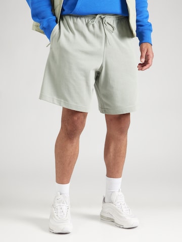 Nike Sportswear Loosefit Nadrág 'CLUB' - zöld: elől